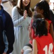 Kate Middleton, sesto mese gravidanza: all'evento benefico è sorridente e in forma 05