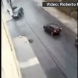 VIDEO YouTube: suv pattina sulla strada ghiacciata evitando le auto parcheggiate5
