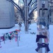 Usa e Canada, sciarpe legate agli alberi per i senzatetto infreddoliti 04