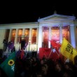 Tsipras stravince in Grecia: festa in piazza sulle note di Bella Ciao09