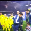 VIDEO YouTube: Thiago Silva copre con maglia bambino infreddolito