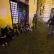 Roma, scontri tra tifosi del Feyenoord e la polizia a Campo de' Fiori FOTO 3