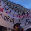 VIDEO YouTube, Sentinelle in piedi contestate a Genova: "Fascisti, bigotti e omofobi" 4