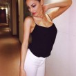Anna Tatangelo sexy su Chi FOTO: culotte, calze a rete e tacchi a spillo 02