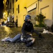 Roma, scontri tra tifosi del Feyenoord e la polizia a Campo de' Fiori FOTO 5