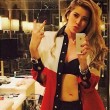 Aida Yespica, selfie hot: sotto l'abito niente reggiseno 05