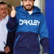 Fernando Alonso dimesso da ospedale. Poi a Oviedo in elicottero: assoluto riposo01
