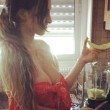 Annalisa Santi, foto sexy in cucina e nuovo video hot 02