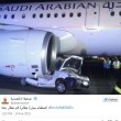 Arabia Saudita, aereo schiaccia auto di servizio02