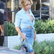 Beyonce passeggia senza reggiseno a West Hollywood15