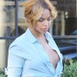 Beyonce passeggia senza reggiseno a West Hollywood08