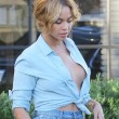 Beyonce passeggia senza reggiseno a West Hollywood05