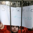 bimbi in gabbia come pilota giordano: la protesta contro Bashar al-Assad02