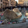 Ultras Feyenoord, Barcaccia di piazza di Spagna devastata a Roma FOTO2