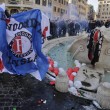 Ultras Feyenoord, Barcaccia di piazza di Spagna devastata a Roma FOTO 35