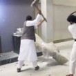 Isis, nuova distruzione di statue e bassorilievi antichi a Mosul