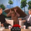 Justin Bieber salta su sedia per spavento: lo scherzo in diretta tv03