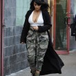 Kim Kardashian super-scollata e sexy malgrado il gelo di New York20