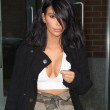 Kim Kardashian super-scollata e sexy malgrado il gelo di New York09