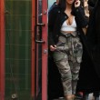 Kim Kardashian super-scollata e sexy malgrado il gelo di New York023