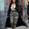 Kim Kardashian super-scollata e sexy malgrado il gelo di New York16
