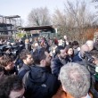 Matteo Salvini visita campo rom a Milano: lite residenti e Lega10