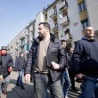 Matteo Salvini visita campo rom a Milano: lite residenti e Lega03