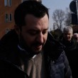 Matteo Salvini visita campo rom a Milano: lite residenti e Lega02