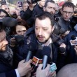 Matteo Salvini visita campo rom a Milano: lite residenti e Lega18