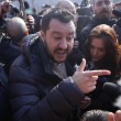 Matteo Salvini visita campo rom a Milano: lite residenti e Lega12