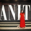 Oscar 2015, Monica Lewinsky al party Vanity Fair col vestito rosso fuoco02