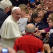 Lucia Annibali, Papa Francesco saluta in Vaticano donna sfregiata da acido 02