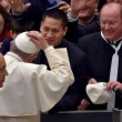Lucia Annibali, Papa Francesco saluta in Vaticano donna sfregiata da acido 08