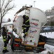 Maltempo Basilicata: autocisterna sbanda per neve a Potenza09