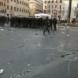 VIDEO Youtube: ultras Feyenoord a Roma occupano piazza di Spagna, nuovi scontri polizia 11