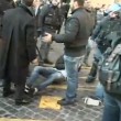VIDEO Youtube: ultras Feyenoord a Roma occupano piazza di Spagna, nuovi scontri polizia 02