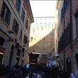 movimenti occupano chiesa piazza del Popolo, trascinati fuori 06