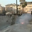 VIDEO Youtube: ultras Feyenoord a Roma occupano piazza di Spagna, nuovi scontri polizia 09