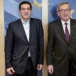 Tsipras preso per mano da Junker: accoglienza calorosa a Bruxelles05