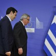 Tsipras preso per mano da Junker: accoglienza calorosa a Bruxelles