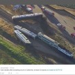 California, treno pendolari investe camion e deraglia03