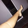 Zara Larsson con gamba nel preservativo02