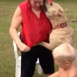 VIDEO YouTube, nonna aggredita dal pitbull mentre fa Ice Bucket Challenge 01