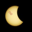 Eclissi solare 20 marzo, cosa sono i due puntini misteriosi sul Sole? FOTO 2