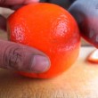 sbucciare un arancio in 30 secondi. Ecco come fare04