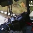 VIDEO YouTube - Colpo di sonno al volante: autista bus si schianta contro 6 auto6
