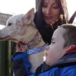 Miracle cane premiato: destinato a ristorante vietnamita, ora aiuta bimbo disabile