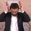VIDEO YouTube Maurizio Crozza: "Poletti, problema dell'Italia sono ragazzi al mare"6