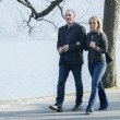 Varoufakis, ecco la moglie Danae Stratou: passeggiata informale a Cernobbio FOTO