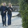 Varoufakis, ecco la moglie Danae Stratou: passeggiata informale a Cernobbio FOTO